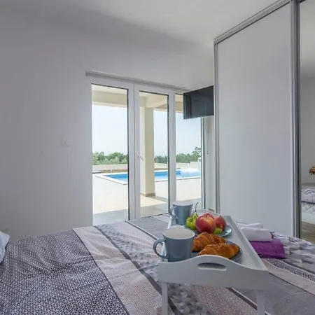 וילה Wonderview Peruški